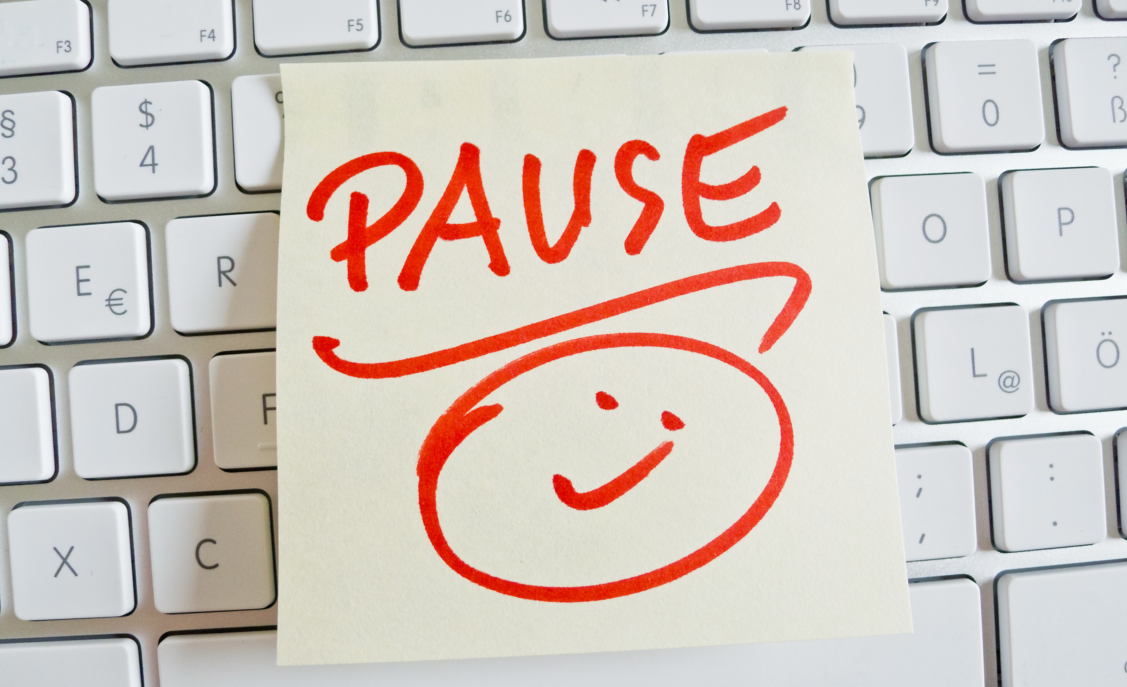 pause post-it note on keyboard